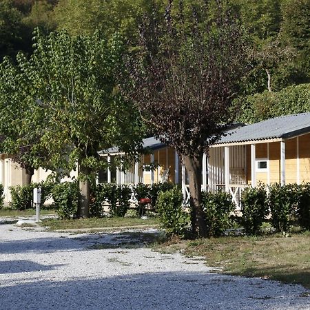 Camping Le Jardin 3 Etoiles - Chalets, Bungalows Et Emplacements Nus Pour Des Vacances Nature Le Long De La Riviere Le Gijou Lacaze 外观 照片