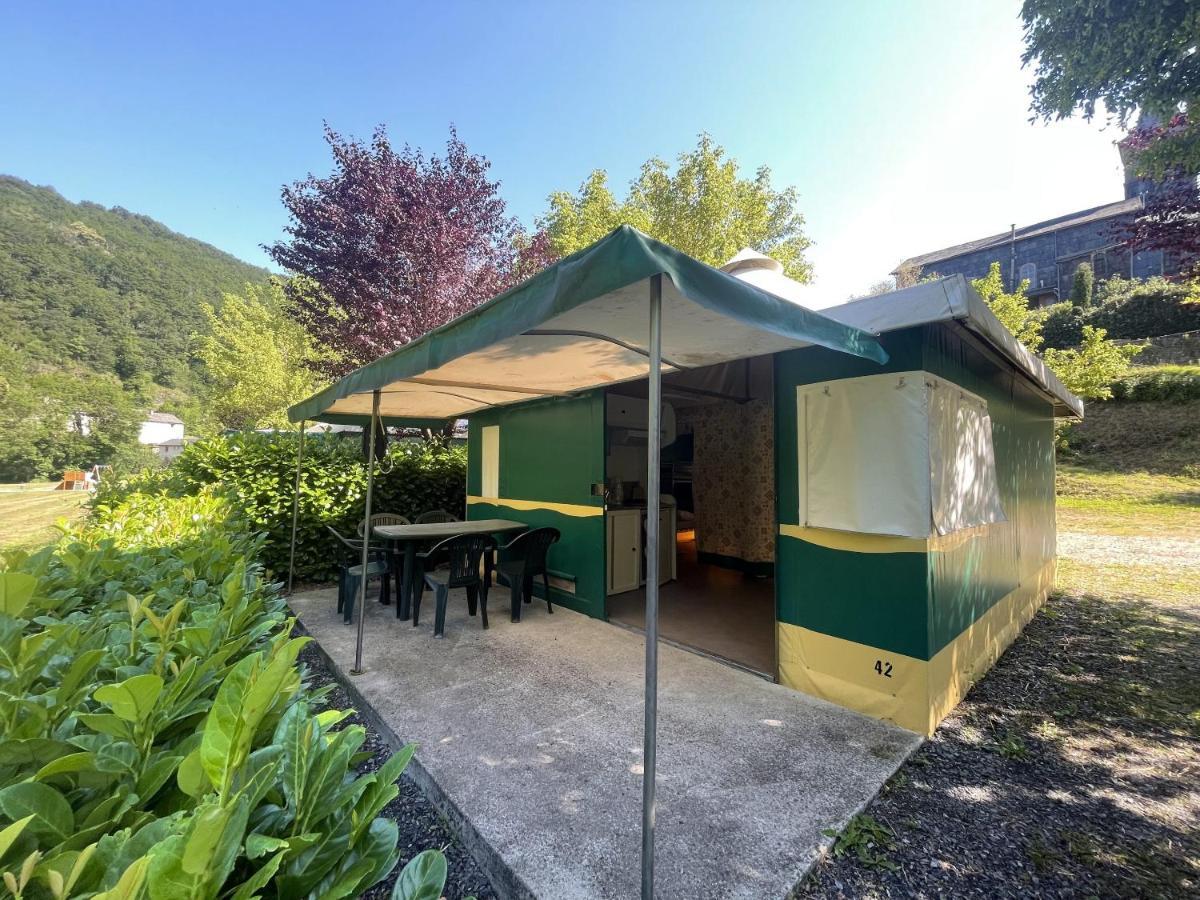 Camping Le Jardin 3 Etoiles - Chalets, Bungalows Et Emplacements Nus Pour Des Vacances Nature Le Long De La Riviere Le Gijou Lacaze 外观 照片